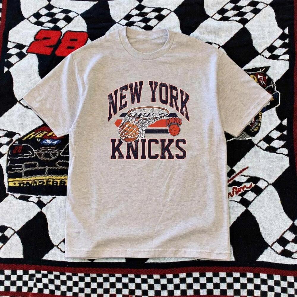 Grey New York Knicks Graphic Tee